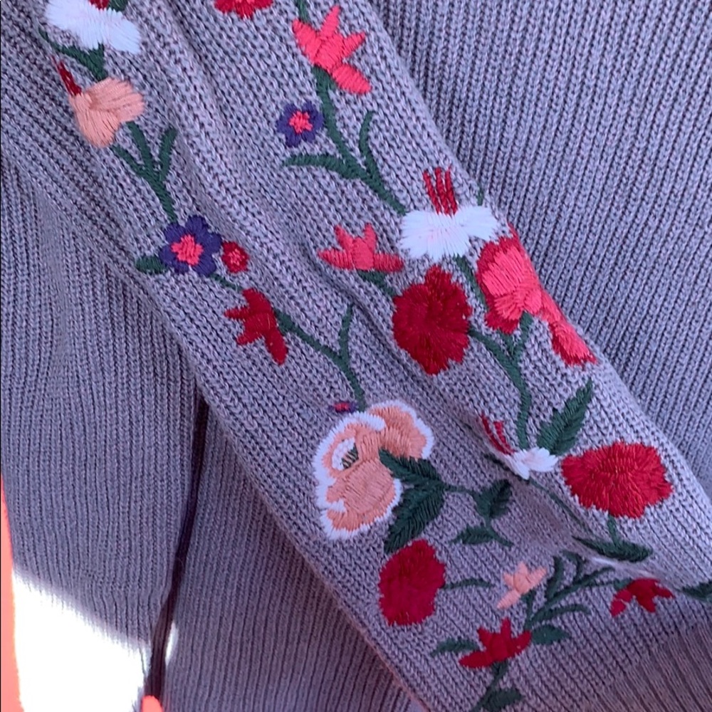American Eagle Sweater - Picture 2 of 4